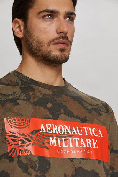 Camouflage t-shirt with logo print
